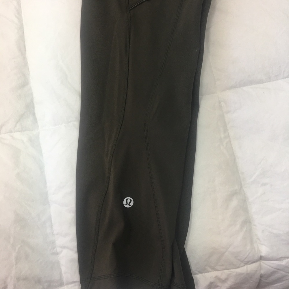 LULULEMON OLIVE RUNNING CROPS - Picture 3 of 7